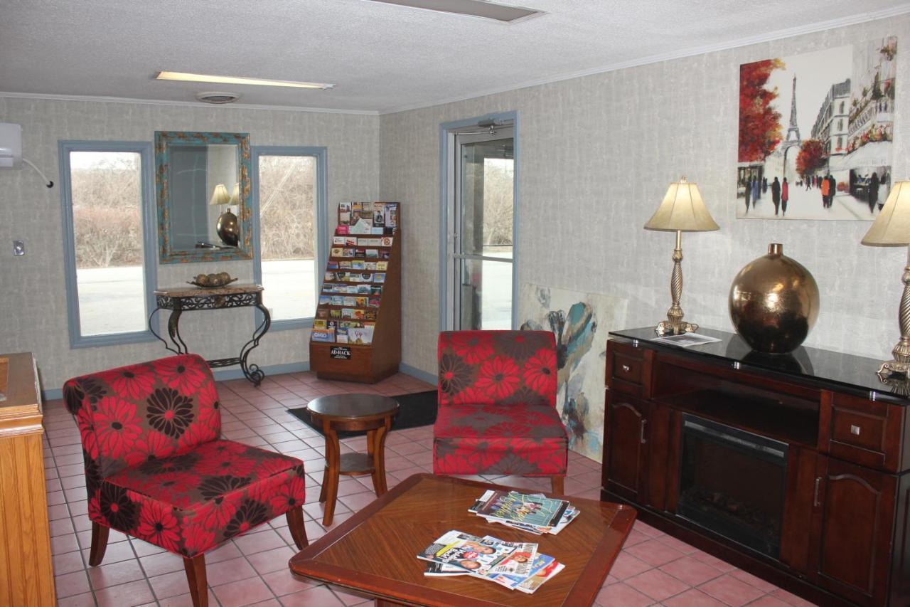Red Carpet Inn - Louisville Buitenkant foto