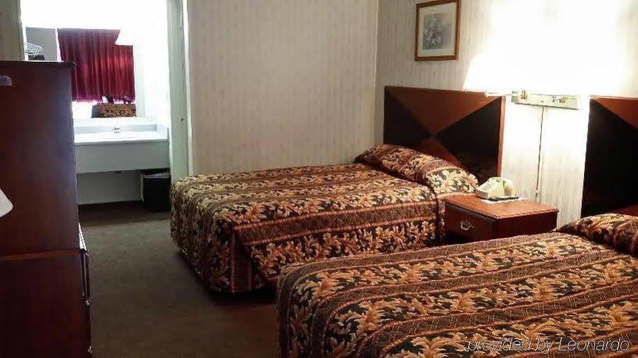 Red Carpet Inn - Louisville Buitenkant foto