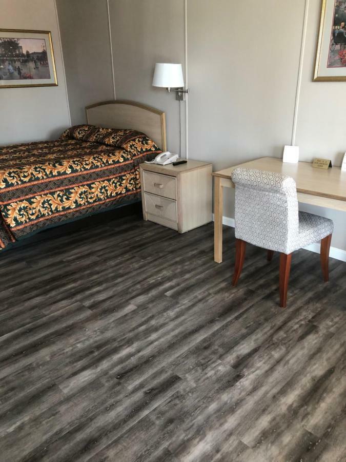 Red Carpet Inn - Louisville Buitenkant foto